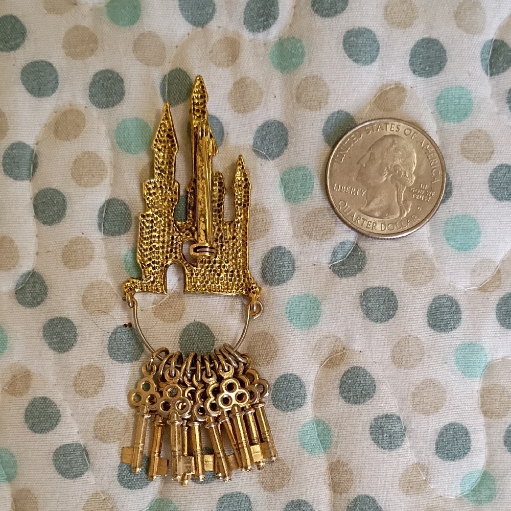 Gold Castle Brooch with Key Charms - Picture 2 of 3